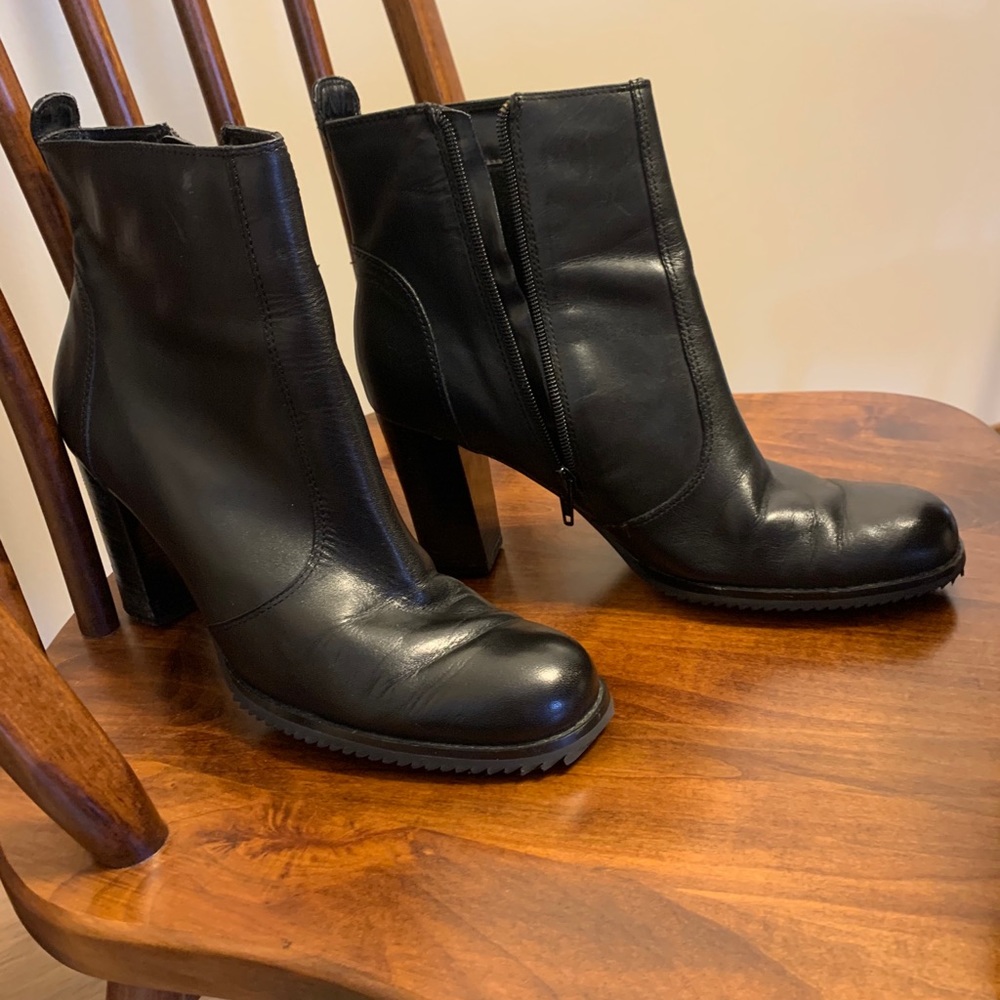 Nine West black leather booty, size 9